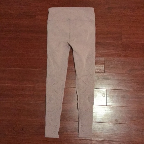 Lululemon Dusty Rose 28” Leggings with Mesh Details - Picture 4 of 7